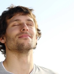 Pequenos gestos de autocuidado ajudam a reduzir a tensão mesmo em dias corridos.