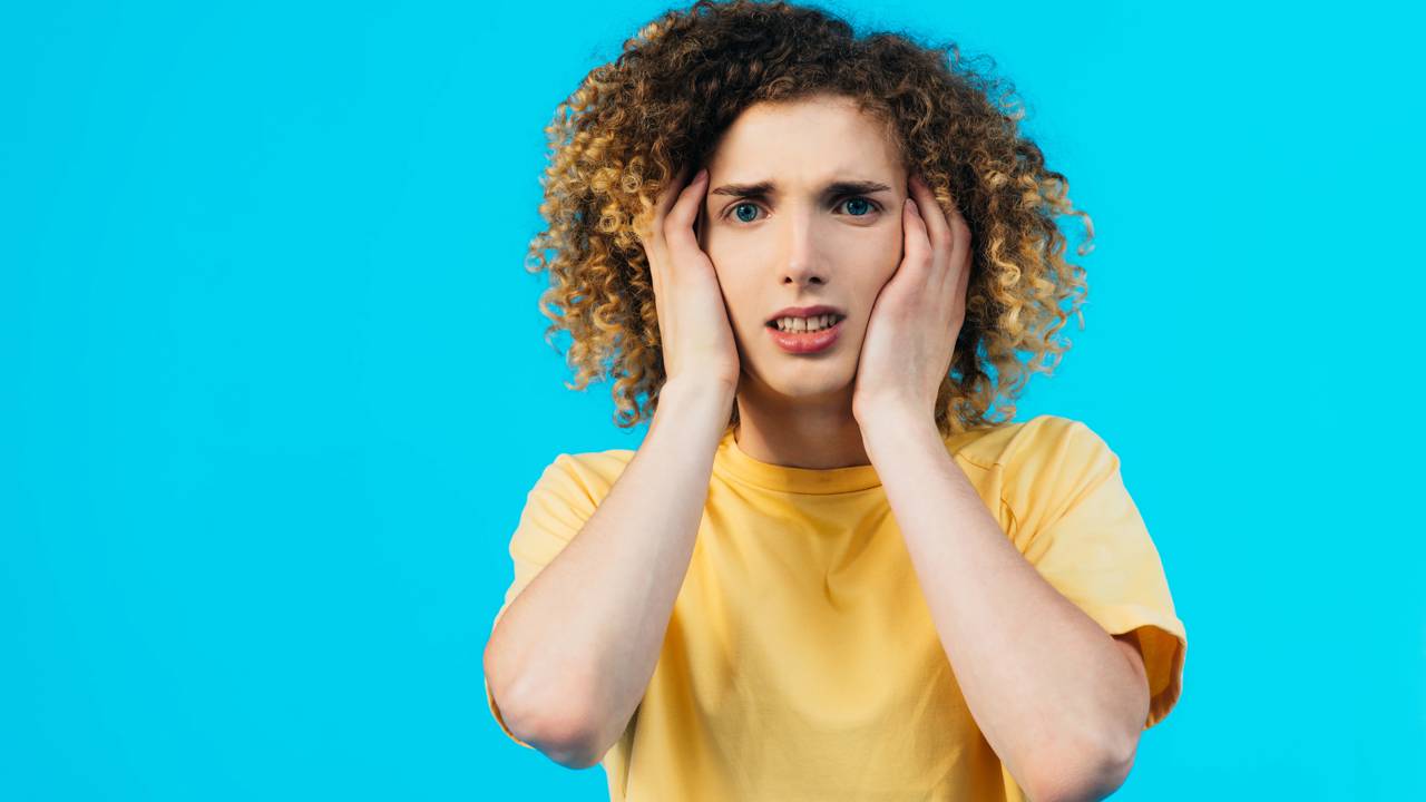 O que é o zumbido no ouvido? Especialista revela as causas e alerta jovens