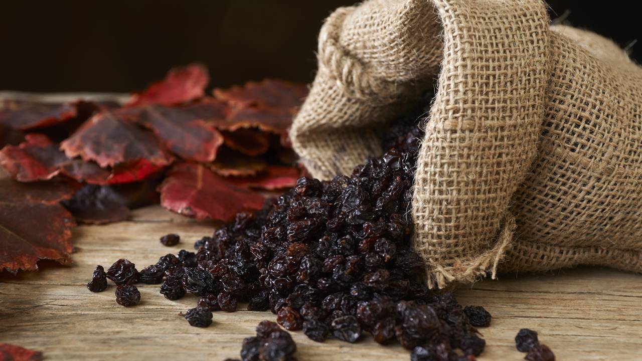 Uva passa na culinária: do arroz a pratos doces