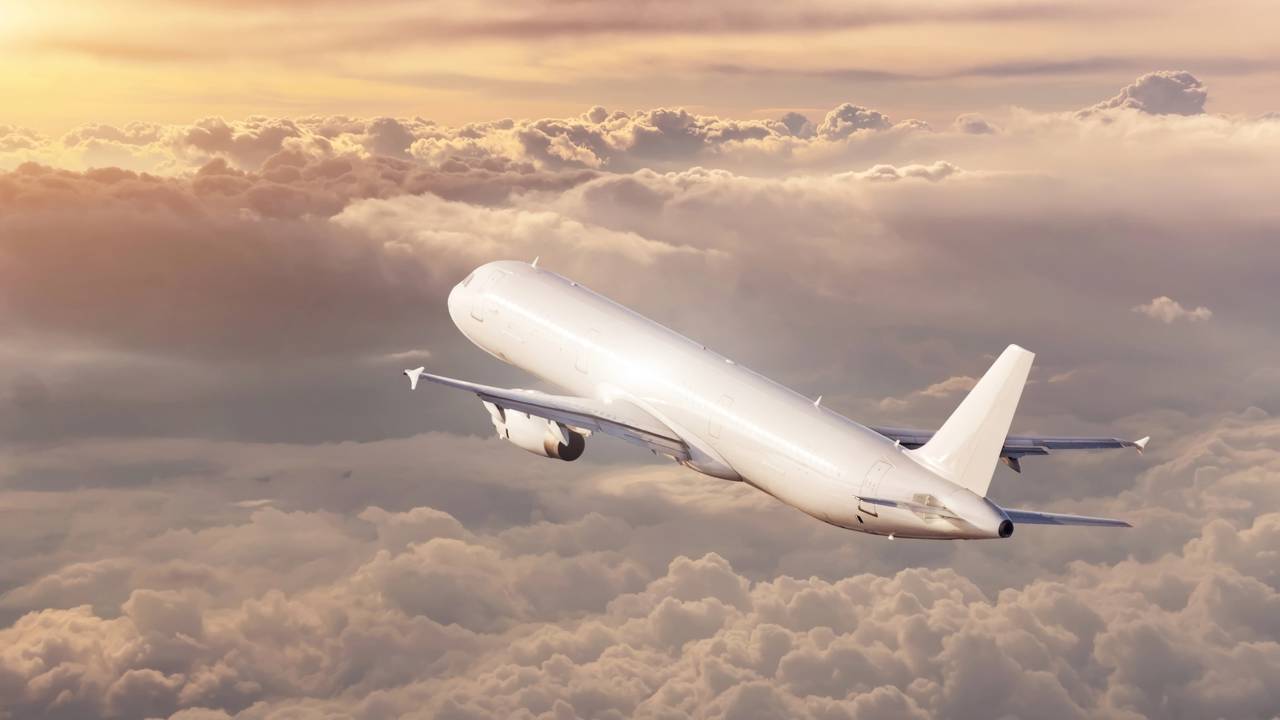 Nova IA do Google vai te ajudar a economizar com passagens aéreas