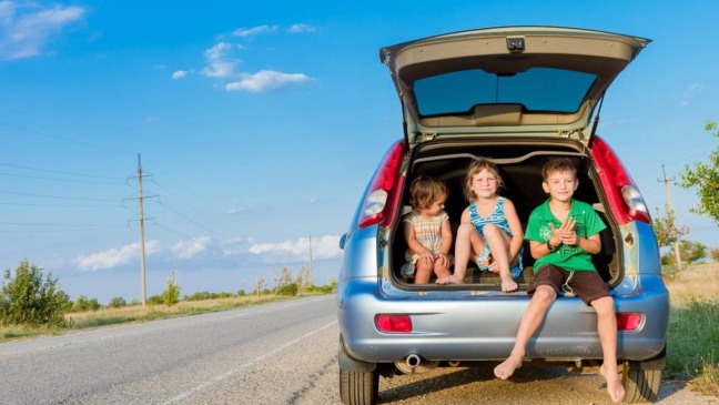 Viajar de carro com crianças pequenas sem estresse é possível