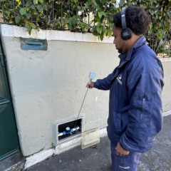 Técnico faz verificação de equipamento em Petrópolis