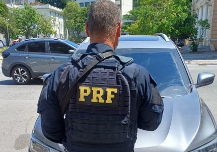 PRF-recupera-carro-roubado PRF-recupera-carro-roubado