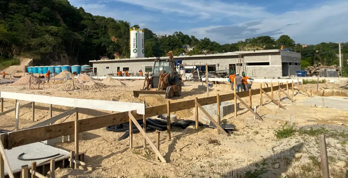 Obras do Novo Terminal Rodoviário do Caramujo Obras do Novo Terminal Rodoviário do Caramujo