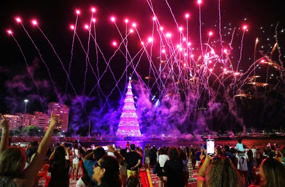 A Árvore e Natal da Enseada de Botafogo foi inaugurada no dia 30 de novembro | Fabio Motta/Prefeitura do Rio A Árvore e Natal da Enseada de Botafogo foi inaugurada no dia 30 de novembro | Fabio Motta/Prefeitura do Rio