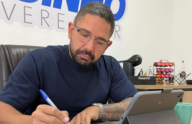 Carro do filho do prefeito é alvo de tiros em São Gonçalo