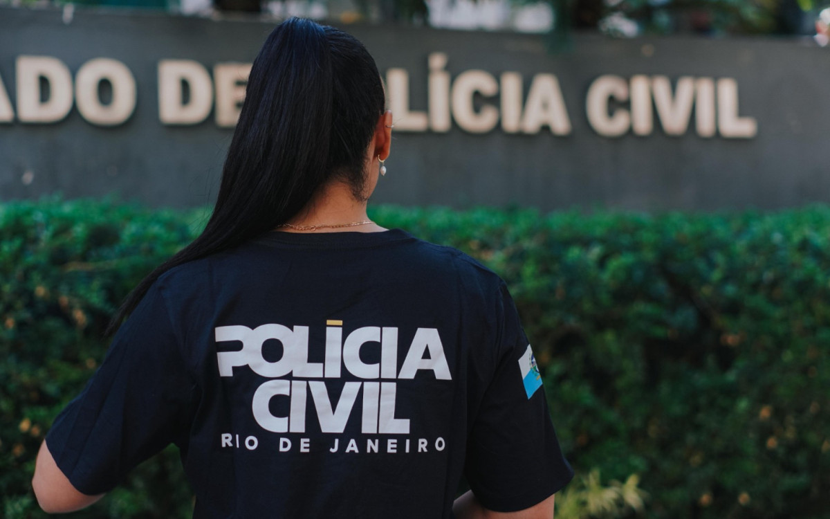 Mulher é presa em São Gonçalo após enganar idosos Mulher é presa em São Gonçalo após enganar idosos