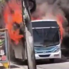 VÍDEO: Ônibus pega fogo e causa susto no Rio de Janeiro