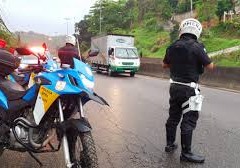 S&atilde;o Gon&ccedil;alo: opera&ccedil;&atilde;o policial surpreende suspeitos na BR-101