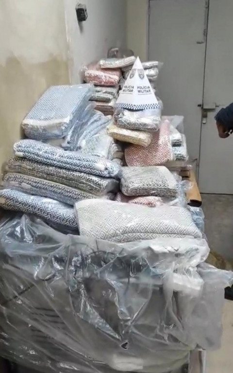 PM localiza carga suspeita em comunidade de Niterói