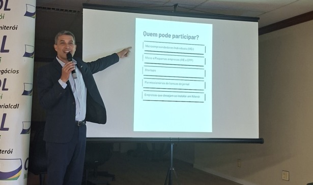 O secretário Fabiano Gonçalves apresentando o projeto para grupo de empresários | Divulgação/Clube de Dirigentes Lojistas de Niterói (CDL Niterói)