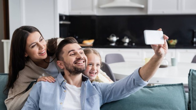 Ambientes bem iluminados promovendo conforto e bem-estar - Créditos: depositphotos.com / SashaKhalabuzar