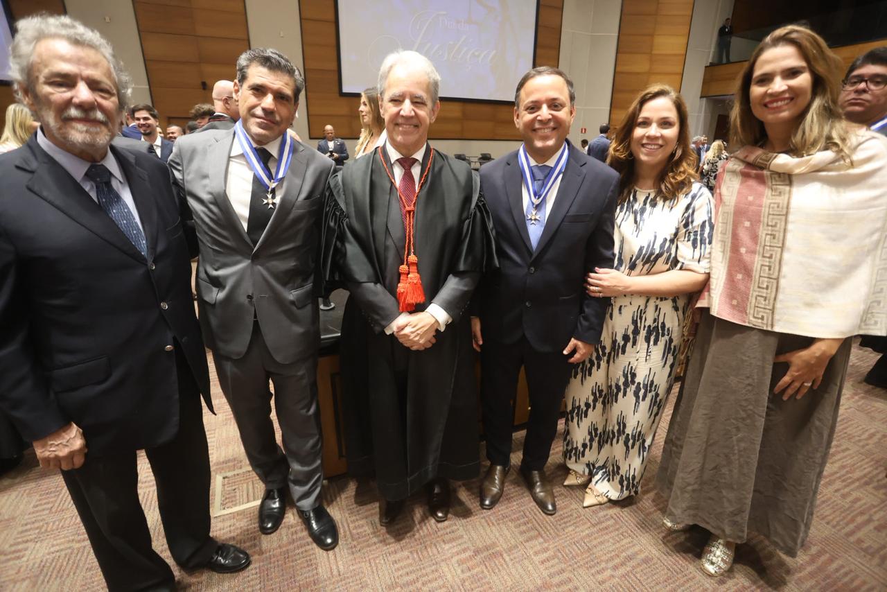 Rodrigo Neves - medalha TJRJ Rodrigo Neves - medalha TJRJ