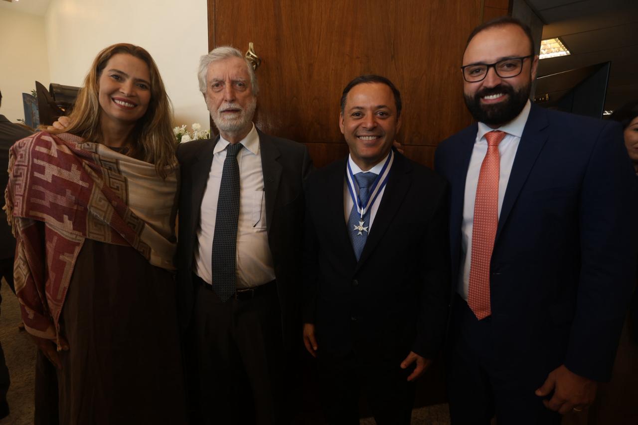 Rodrigo Neves - medalha TJRJ Rodrigo Neves - medalha TJRJ