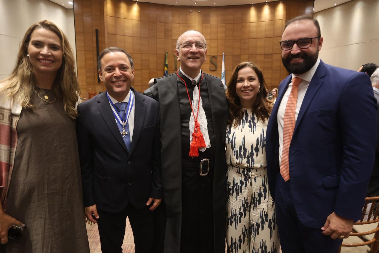 Rodrigo Neves - medalha TJRJ Rodrigo Neves - medalha TJRJ