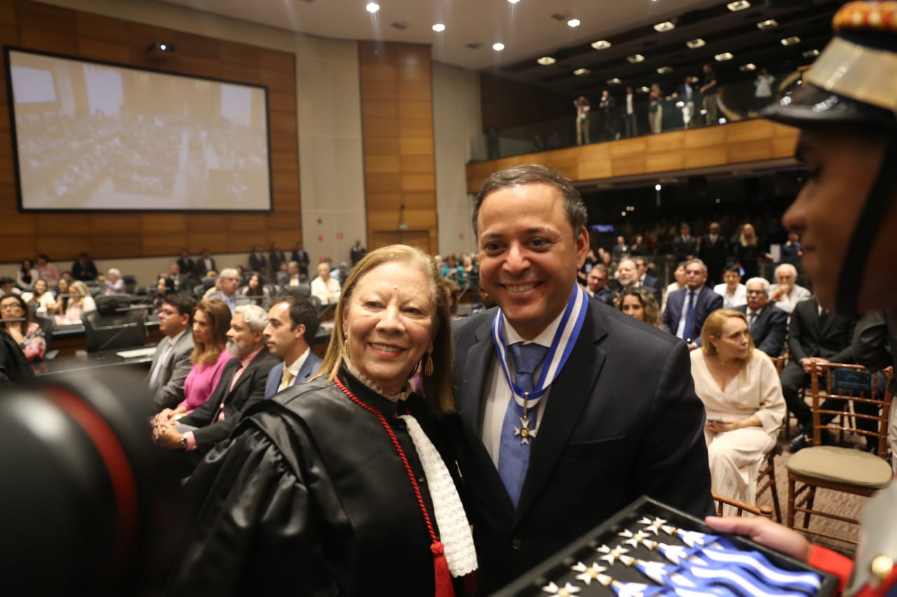 Rodrigo Neves - medalha TJRJ Rodrigo Neves - medalha TJRJ