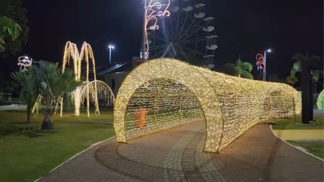 Esta cidade ao lado de Niterói encanta com seu Natal de luzes e músicas