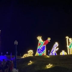 Essa cidade a 1 hora de Niter&oacute;i ganha fama com seu Natal na praia