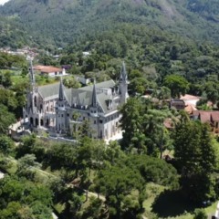 Charme europeu e o clima da serra fluminense neste destino imperdível