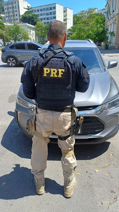 PRF-recupera-carro-roubado