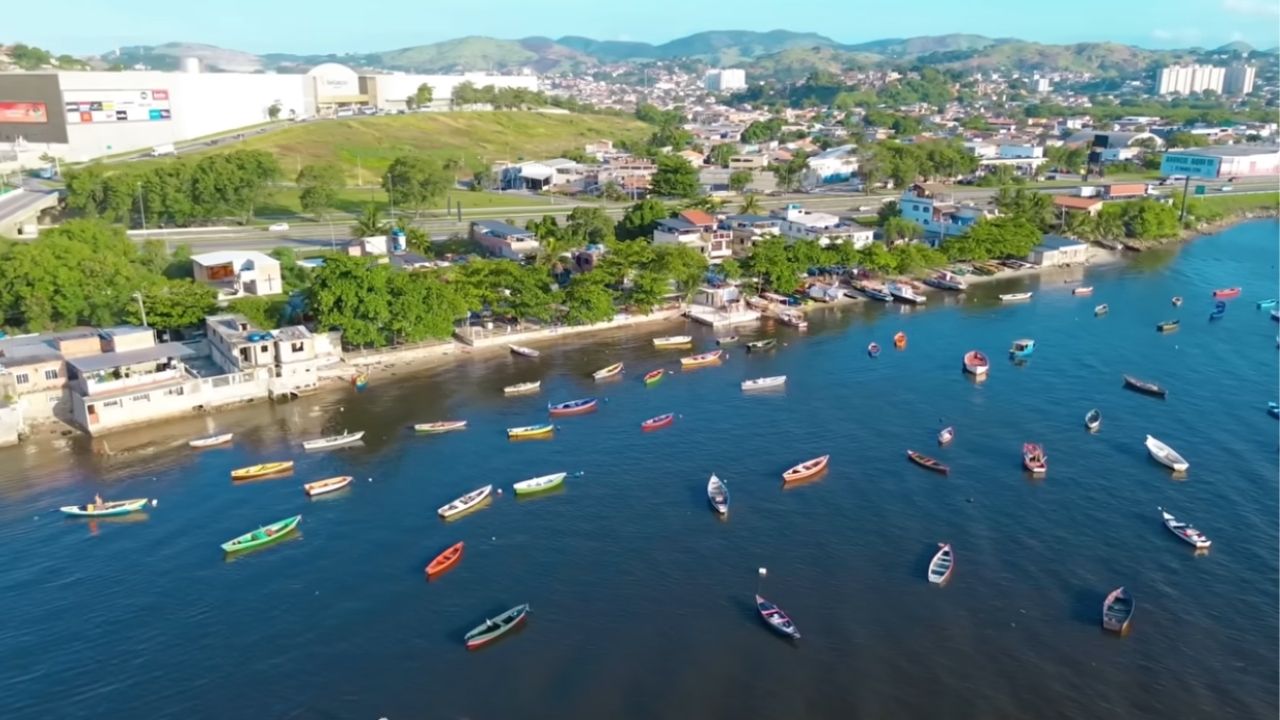 A cidade ao lado de Niterói que vira um cenário mágico no Natal