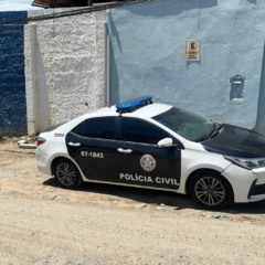 Viatura da polícia em frente a escola | Foto: Águas de Niterói