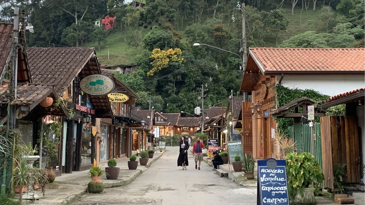 Cidade a 4 horas de Niter&oacute;i conquista visitantes com suas belezas naturais