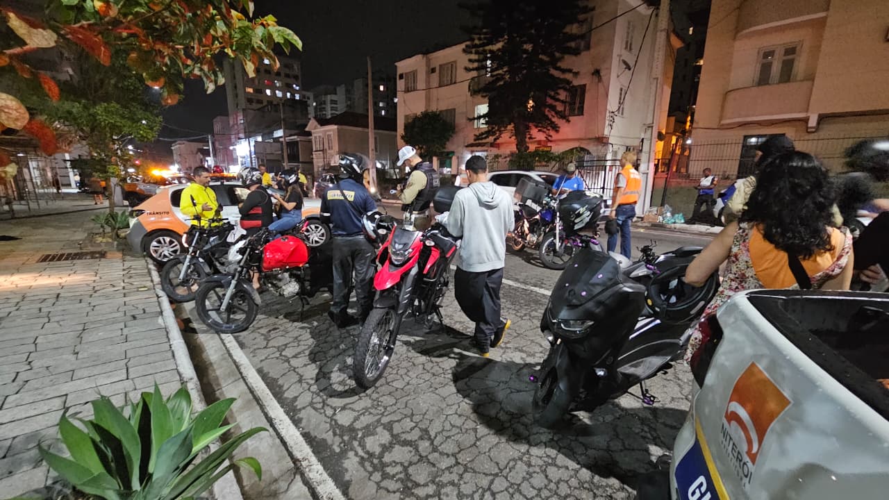 Combate à circulação de motos barulhentas Combate à circulação de motos barulhentas