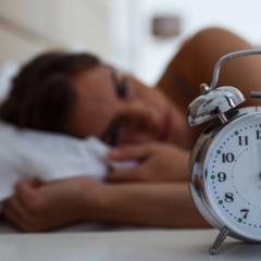 Acordar várias vezes durante a noite fragmenta o sono e prejudica a recuperação do corpo.