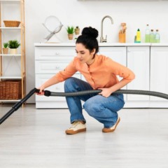 Técnicas simples que reduzem o estresse ao arrumar a casa para visitas inesperadas. - Créditos: depositphotos.com / IgorVetushko