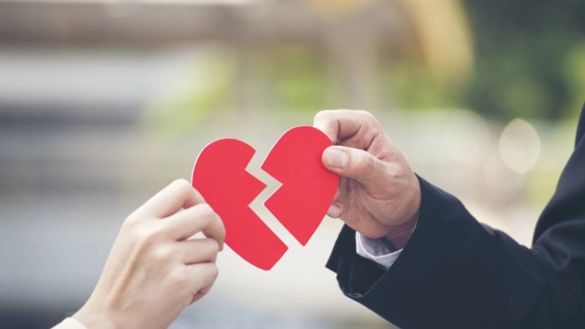 Imagem simbólica que representa azar no amor e sorte no jogo