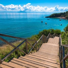 A cidade litorânea a poucas horas de Niterói que conquista por sua beleza