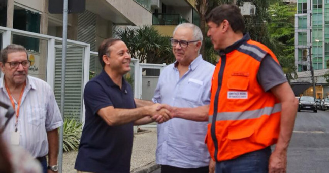 Macrodrenagem nas ruas de Charitas