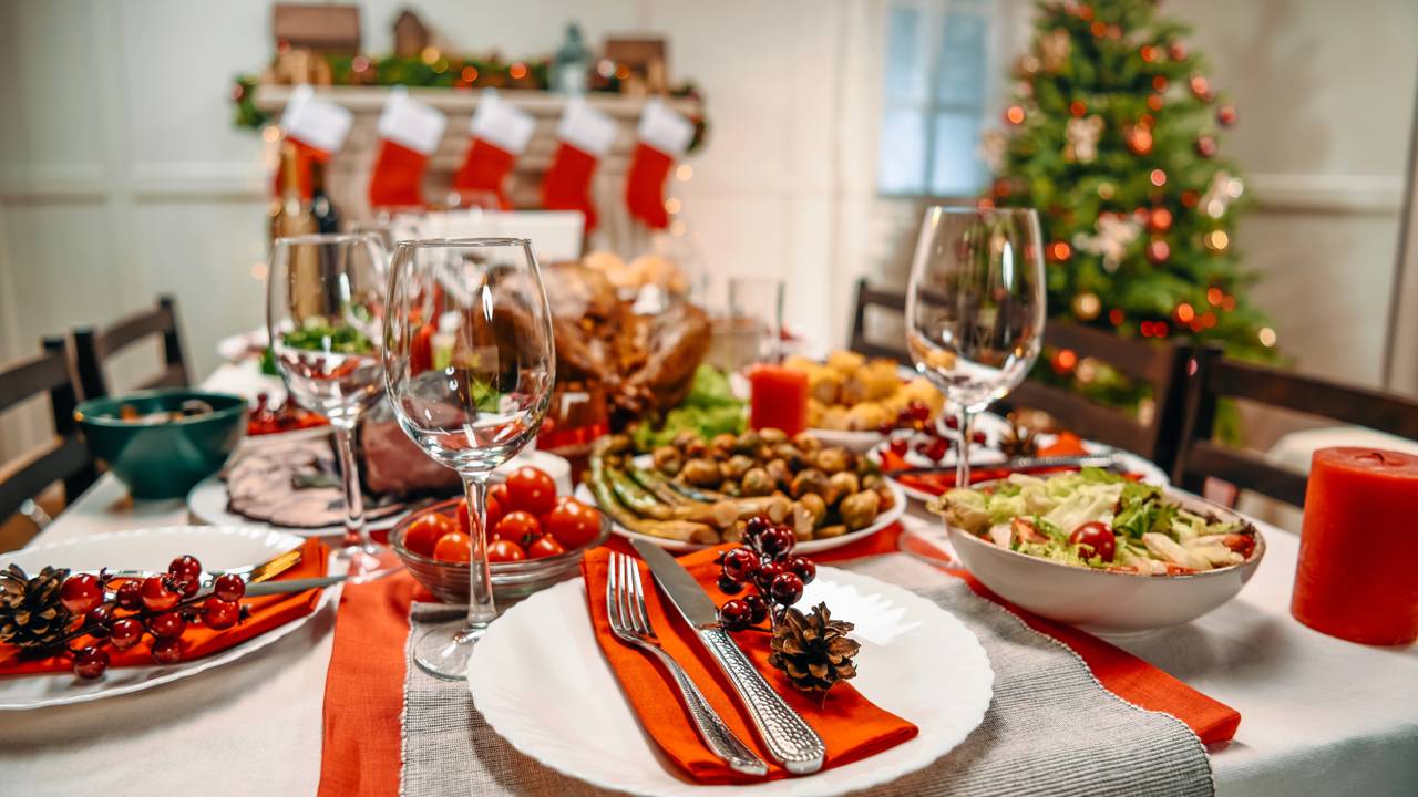 É assim que você vai montar a mesa perfeita para a ceia de Natal