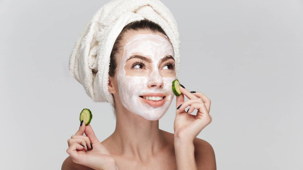 Rotina simples de cuidados com a pele em ambiente doméstico, destacando hábitos cotidianos que fazem diferença ao longo do tempo. Rotina simples de cuidados com a pele em ambiente doméstico, destacando hábitos cotidianos que fazem diferença ao longo do tempo.