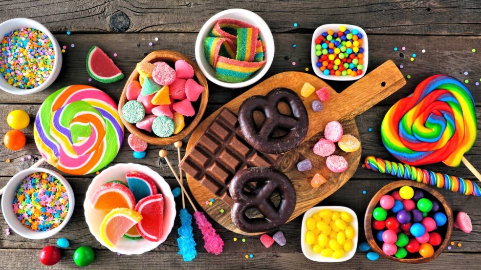 magem simboliza o desejo por doces e a relação entre fome emocional e rotina diária magem simboliza o desejo por doces e a relação entre fome emocional e rotina diária