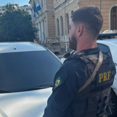 PRF recupera carro roubado e prende motorista em Niterói