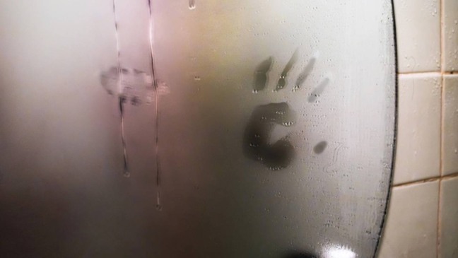 Transformação do vapor invisível em água visível sobre a superfície lisa. - Créditos: depositphotos.com / yan_c@bigmir.net