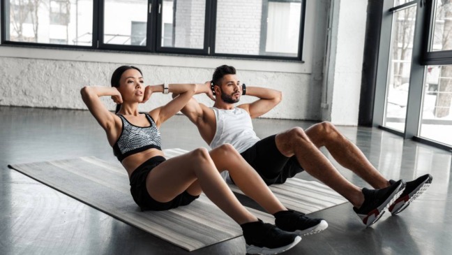 7 exercícios de abdômen em casa que dão mais resultado que academia