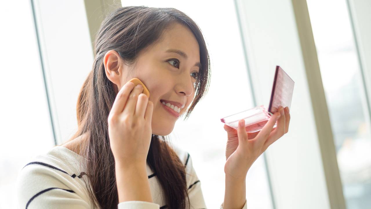 Aprenda a manter a maquiagem intacta nos dias quentes