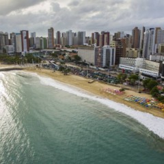 Vivência litorânea combinada com atrações históricas e vida urbana intensa. - Créditos: depositphotos.com / Ranimiro
