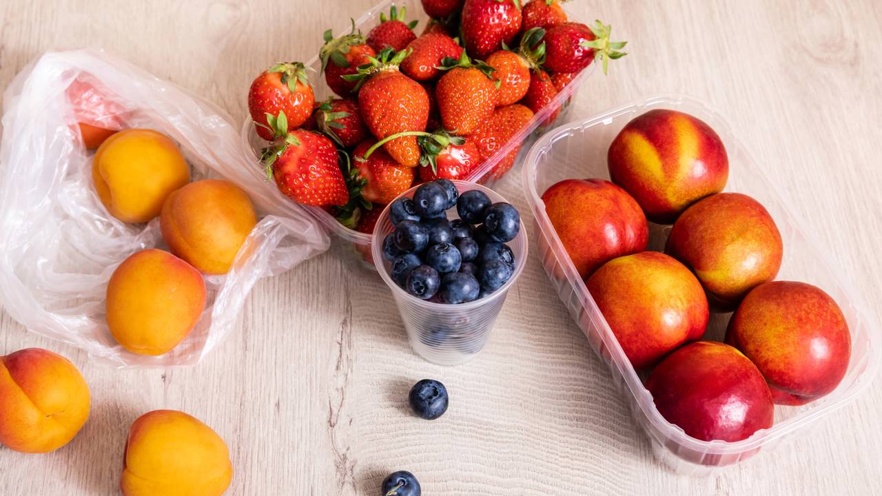 Como organizar a geladeira antes da viagem e não perder nada