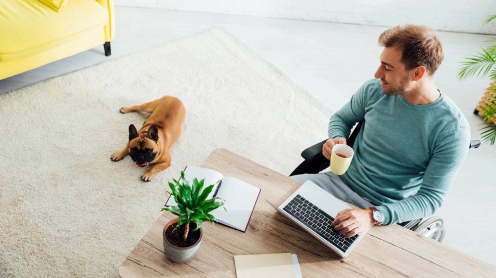 Planejamento ergonômico melhorando o desempenho em home offices reduzidos. - Créditos: depositphotos.com / HayDmitriy Planejamento ergonômico melhorando o desempenho em home offices reduzidos. - Créditos: depositphotos.com / HayDmitriy