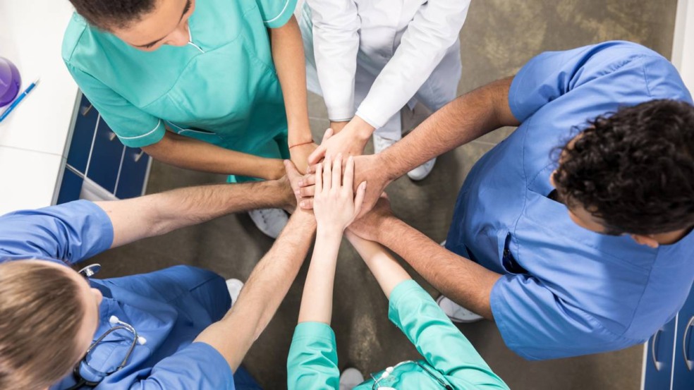 etimologia de hospital indica que esses espaços nasceram como locais de acolhimento - Créditos: depositphotos.com / AlexFedorenko etimologia de hospital indica que esses espaços nasceram como locais de acolhimento - Créditos: depositphotos.com / AlexFedorenko