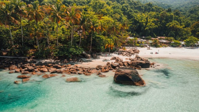 Lugares no RJ para visitar no verão sem enfrentar multidões