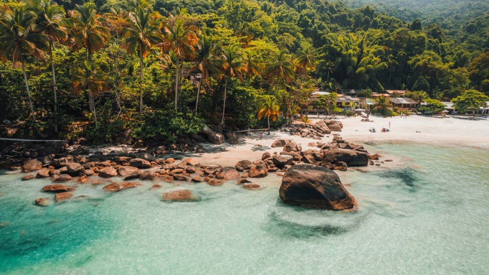 Lugares no RJ para visitar no verão sem enfrentar multidões Lugares no RJ para visitar no verão sem enfrentar multidões