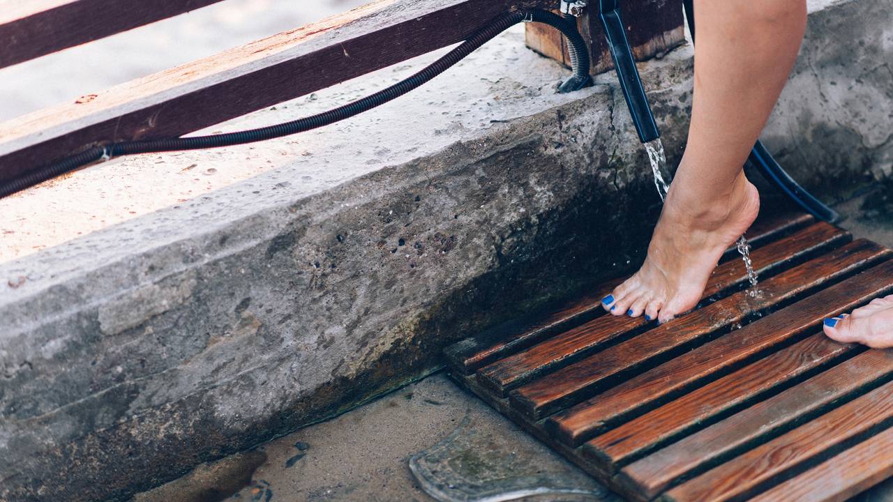 É assim que você vai impedir que a areia entre na casa de praia nas férias
