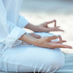 A meditação ajuda na ansiedade e foco.