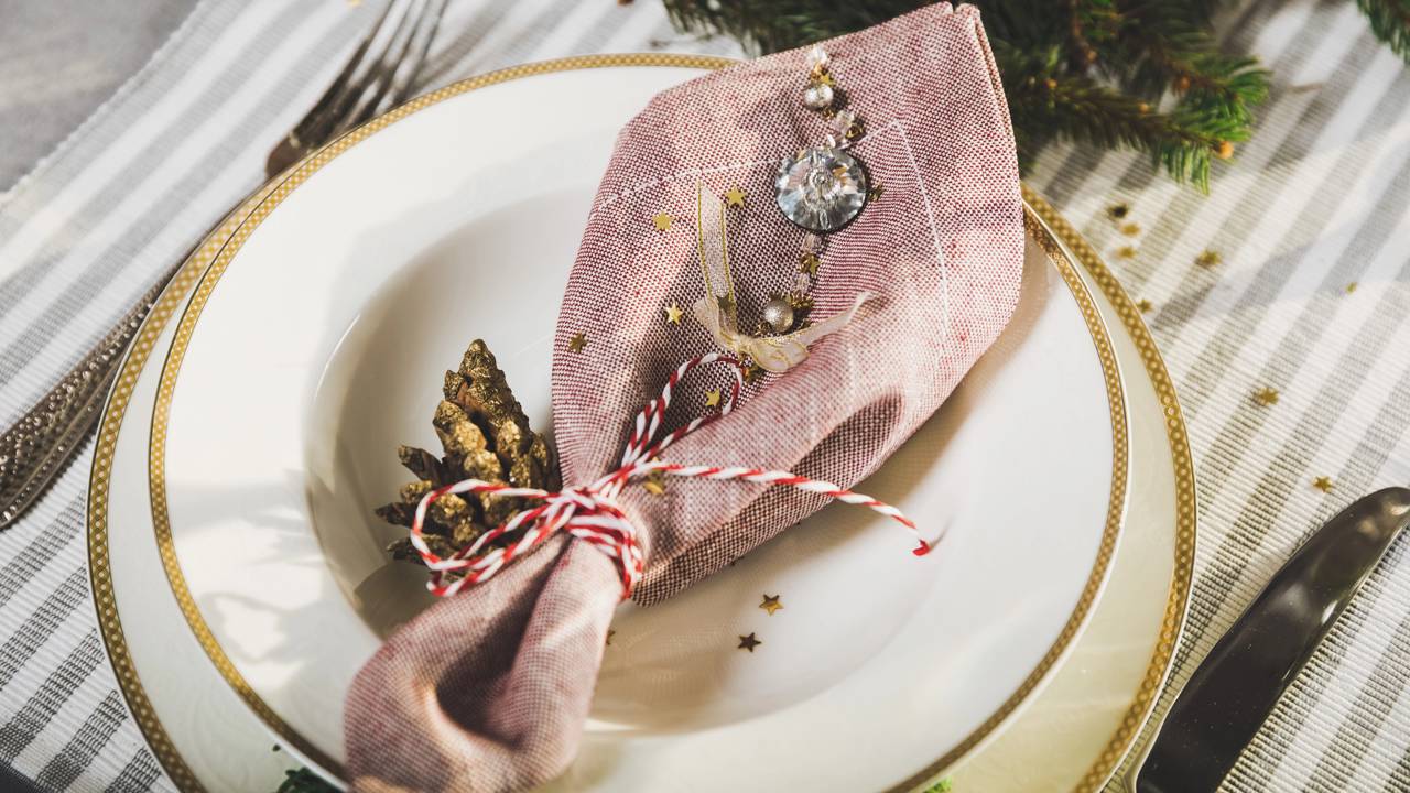 Mesa de Ano Novo linda e prática com o que você já tem em casa