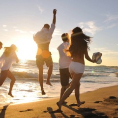 Praia autêntica que combina lazer, sossego e experiências familiares. - Créditos: depositphotos.com / .shock